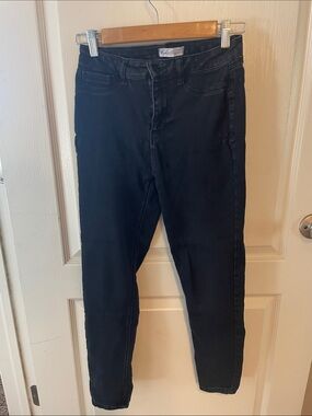 Women’s Black Skinny Jeans with Slim Fit by